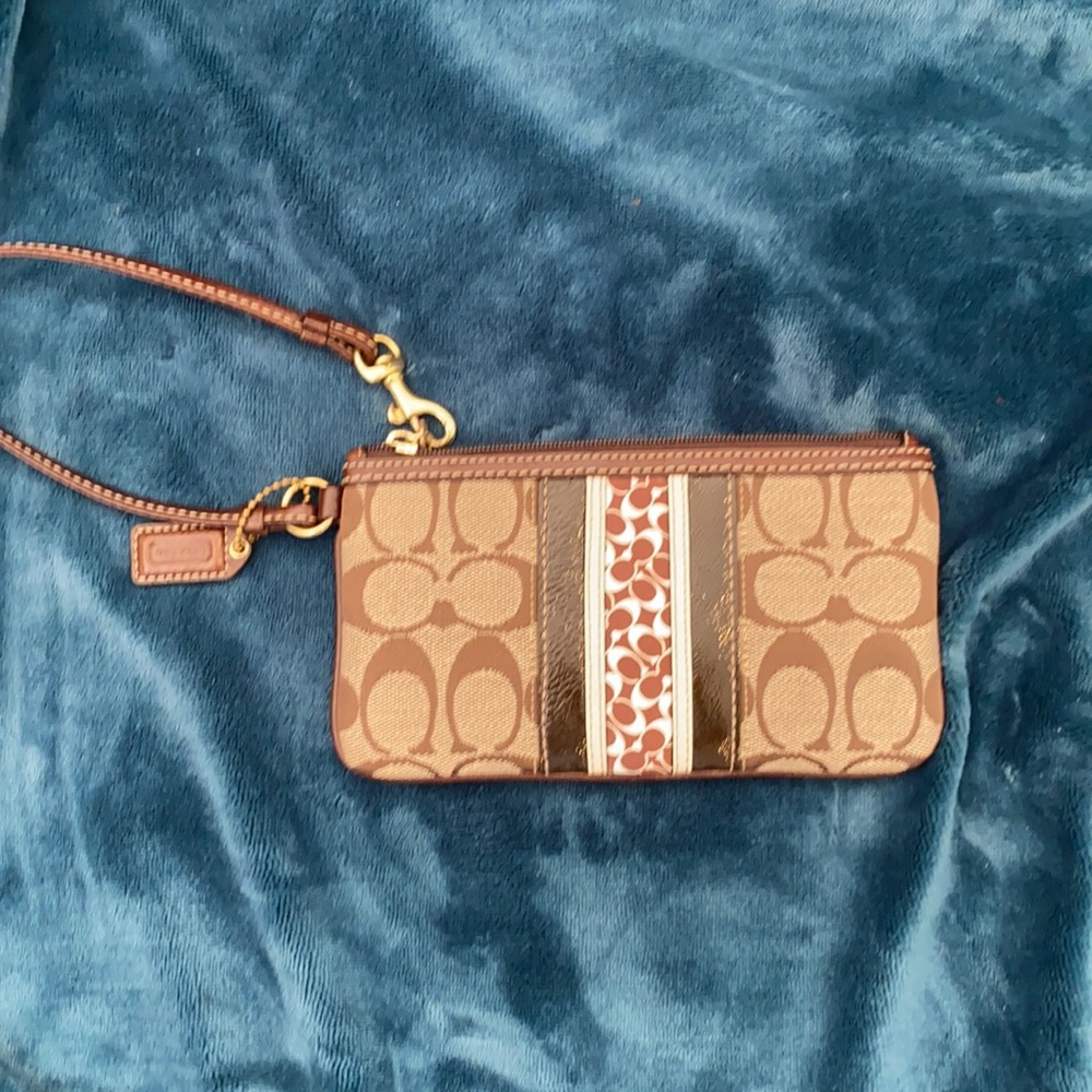 Coach Wristlet-Shiny (Not Damaged)